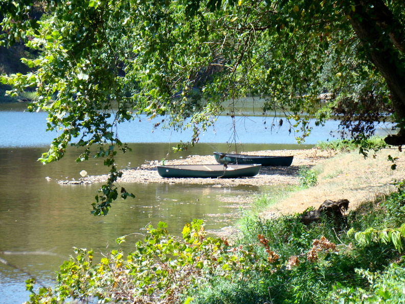 2011 07-Broken Bow Oklahoma River-Canoes.jpg